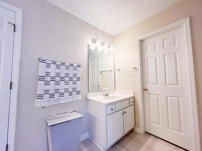 Building Photo - 514 Adeline Ct