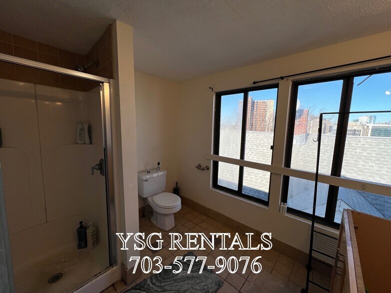 Building Photo - 9 Sunset St