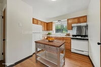 Building Photo - 1015 36th St SW