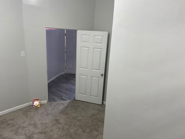 Building Photo - 907 Chartiers Ave