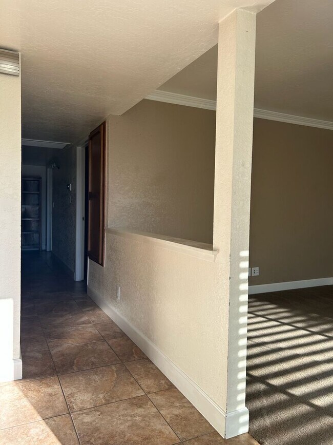 Building Photo - PLEASE CONTACT VAUGHN REALTY TO SET UP AN APPOINTMENT, 760-446-6561