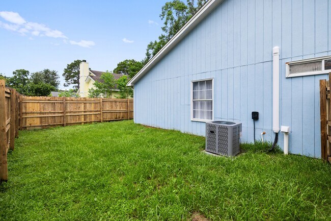 Building Photo - 3045 Yorktown Cir