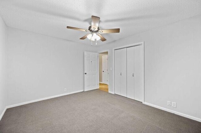 Building Photo - 4717 Brentwood Dr