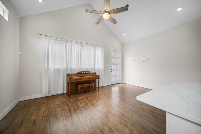 Building Photo - 5415 Margarita St