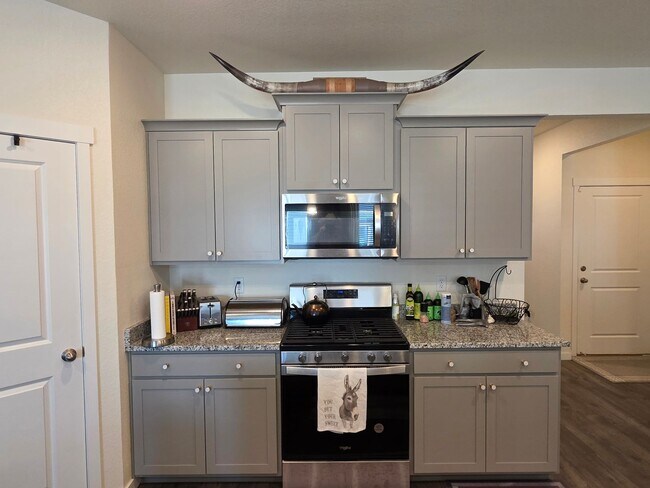 Building Photo - Beautiful Newer Build 3 Bedroom Home in Be...