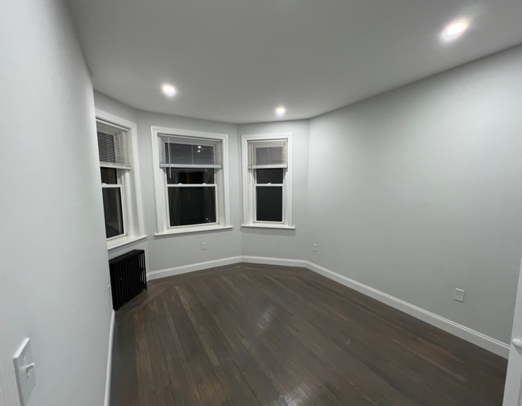 Building Photo - 111 Jersey St