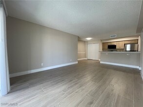 Building Photo - 5323 Summerlin Rd