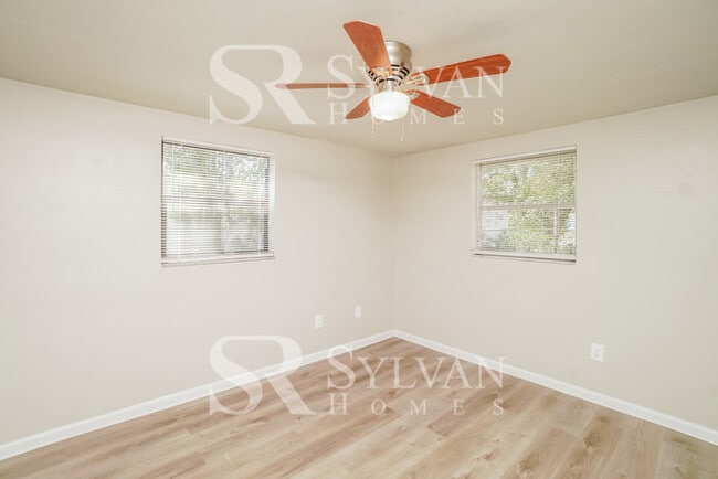 Building Photo - Lease today! No extra charge for contentment and relaxation!