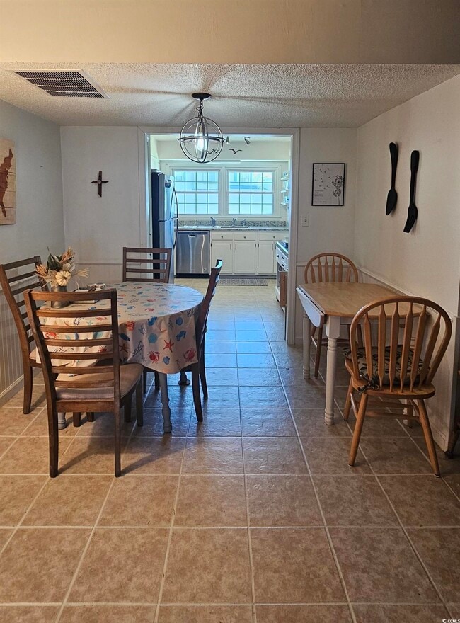 Building Photo - 1711 Fawn Vista Dr N