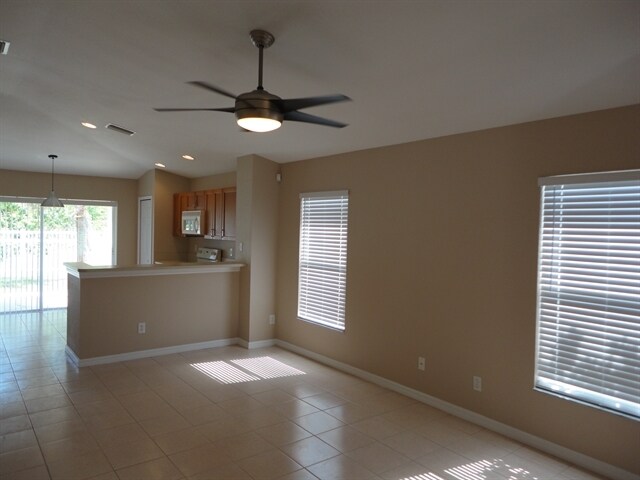 Building Photo - 11505 Crestlake Village Dr