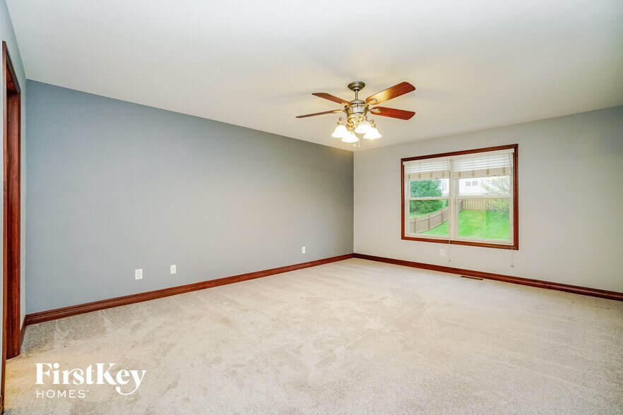 Building Photo - 936 Poppleton Pl N