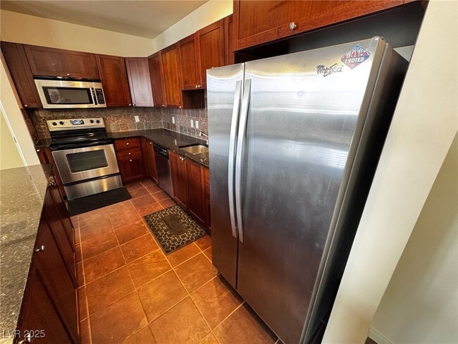 Building Photo - 2405 W Serene Ave