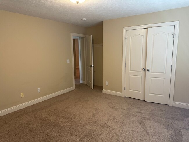 Building Photo - Great 4BR home near Brentwood