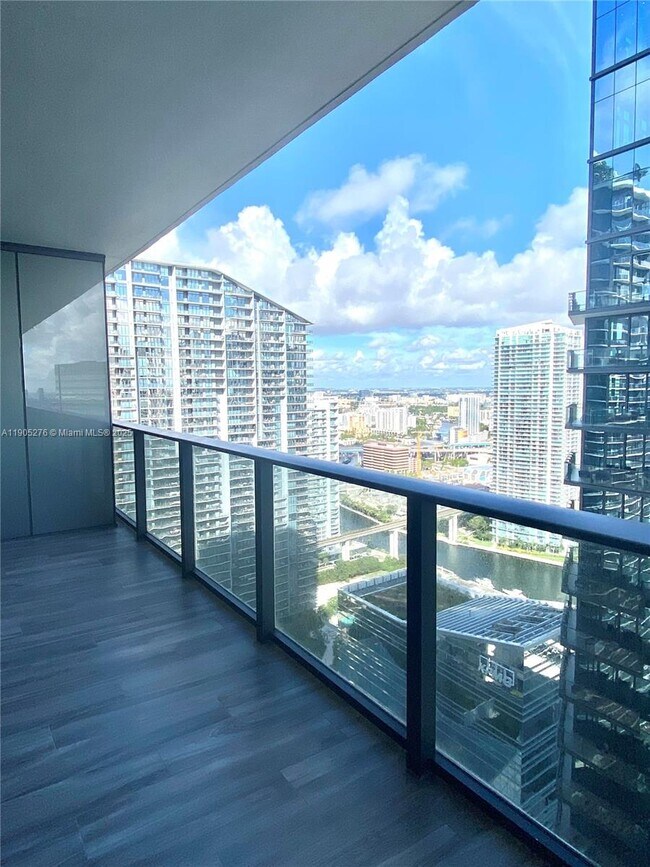 Building Photo - 801 S Miami Ave