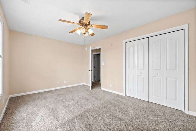 Building Photo - Pet Friendly Three Bedroom with Bonus!