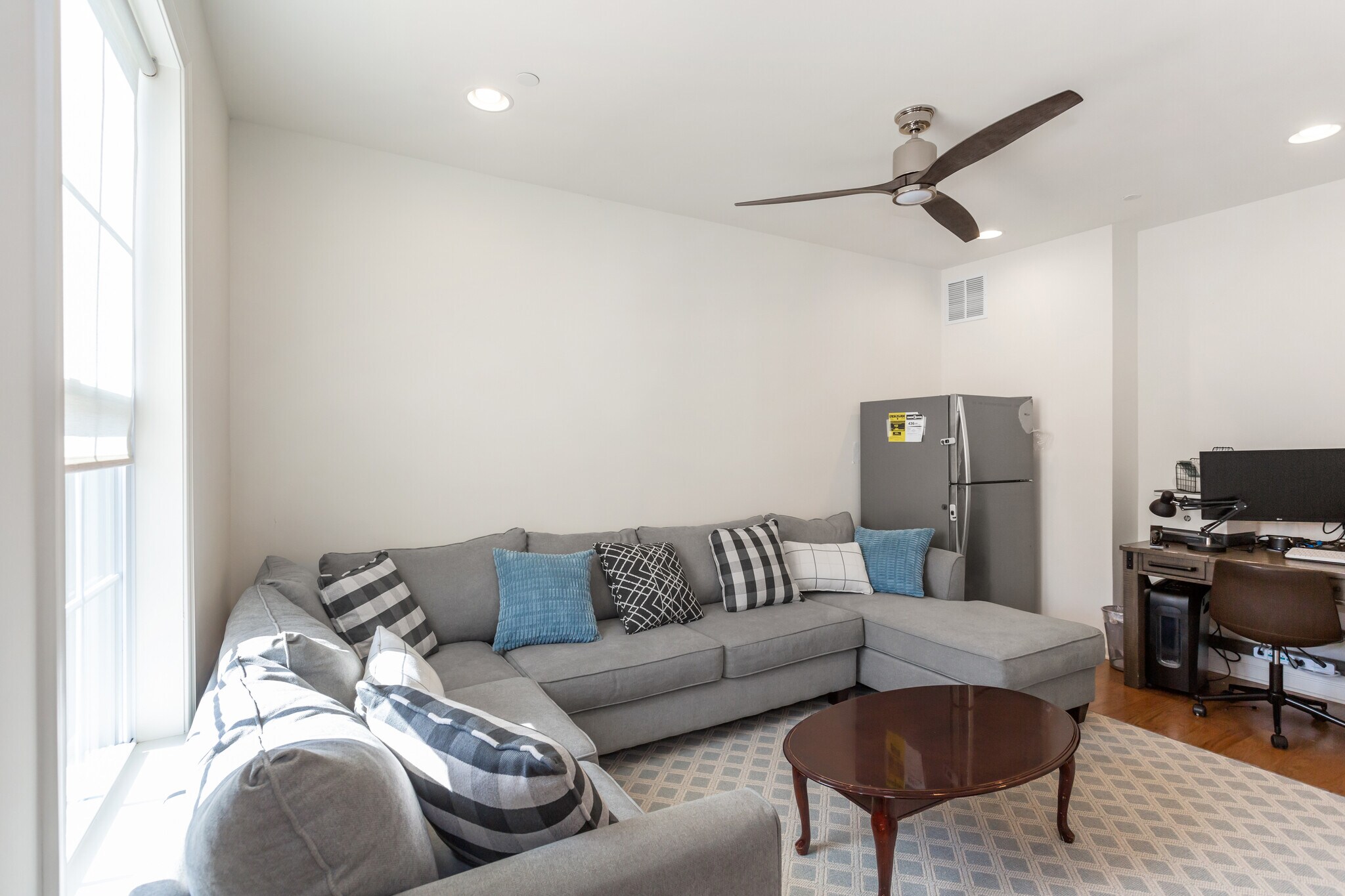 Building Photo - 293 Bradley Dr