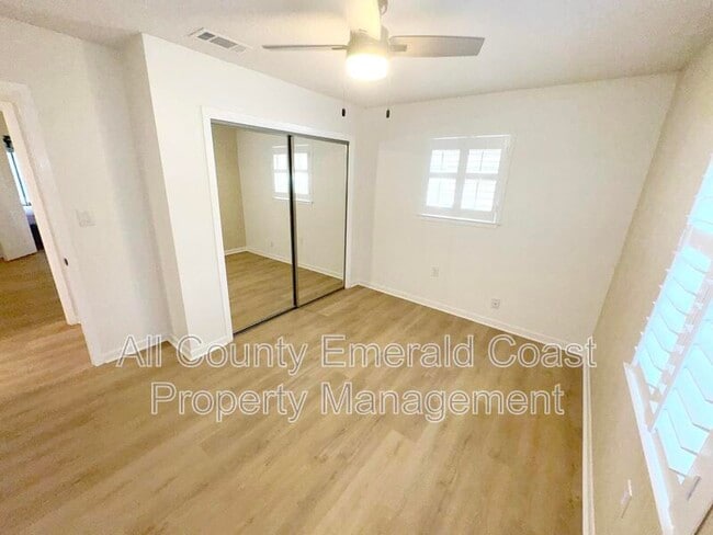 Building Photo - 504 Kelly St