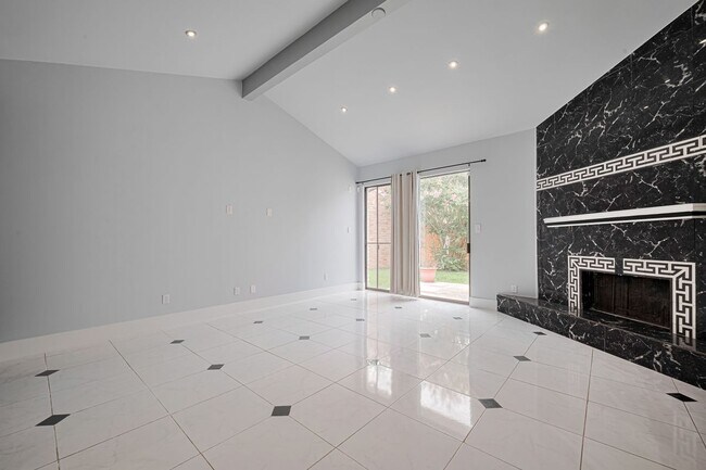 Building Photo - 1014 Fleetwood Pl Dr