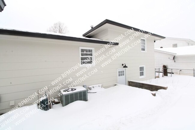 Building Photo - 1318 SW Kenworthy Dr