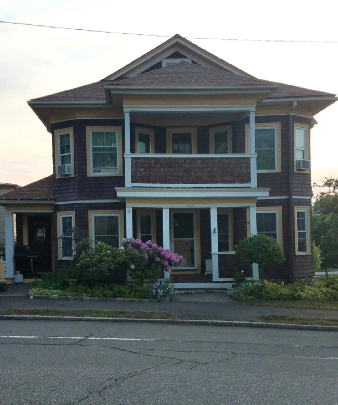 Building Photo - 860 Beech St