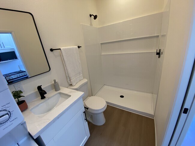 Building Photo - 3042-3044 J St