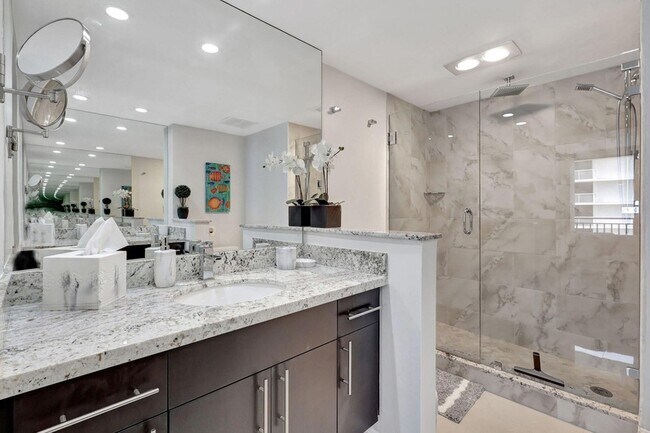 Building Photo - 5460 N Ocean Dr