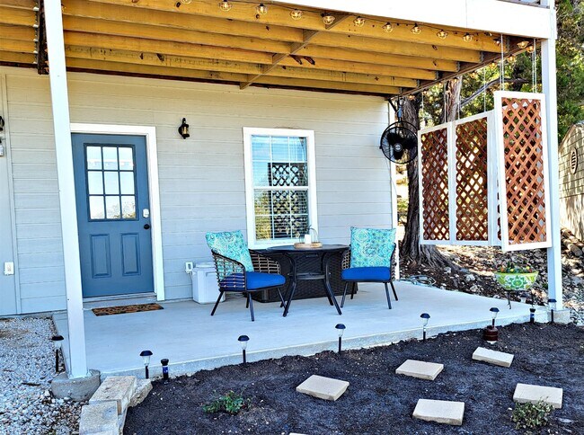 Building Photo - 1526 Lakeside Dr W