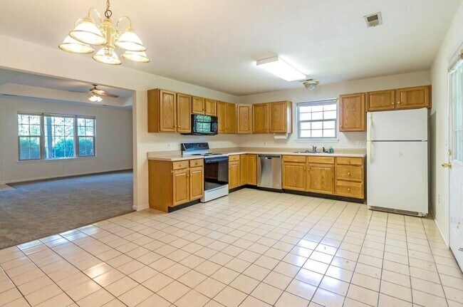 Building Photo - 5906 Kelsey Dr