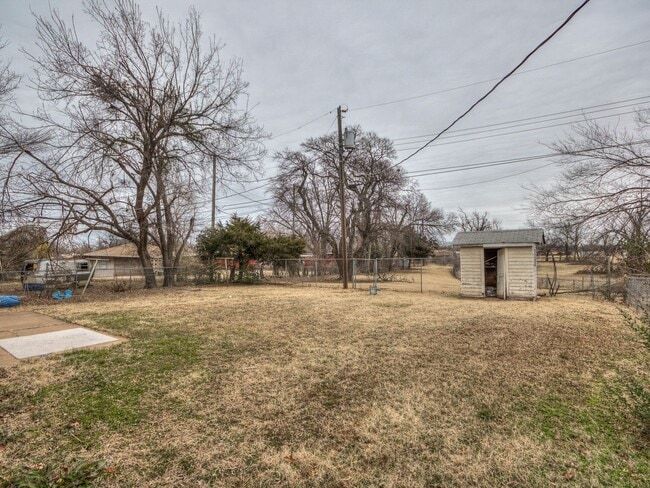 Building Photo - 5004 S Broadway Ave