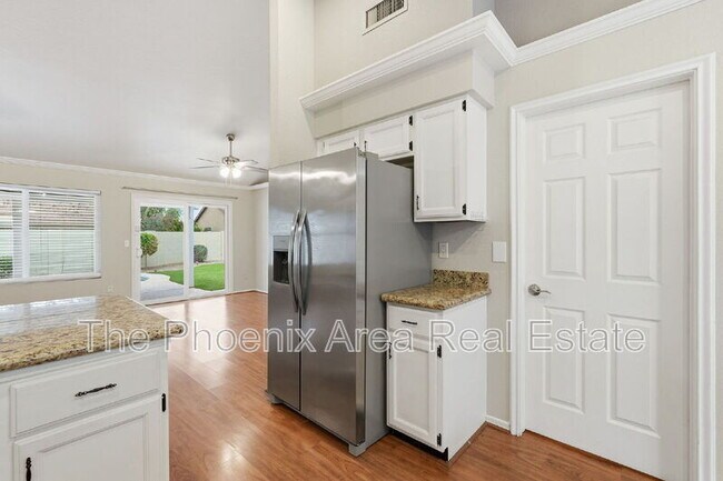 Building Photo - 4425 E Douglas Ave