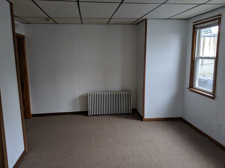 Building Photo - 109 Mechanic St