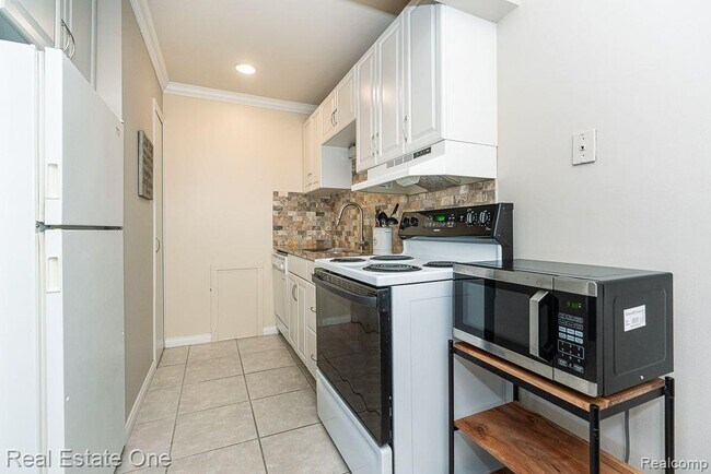 Building Photo - 803 Plate St