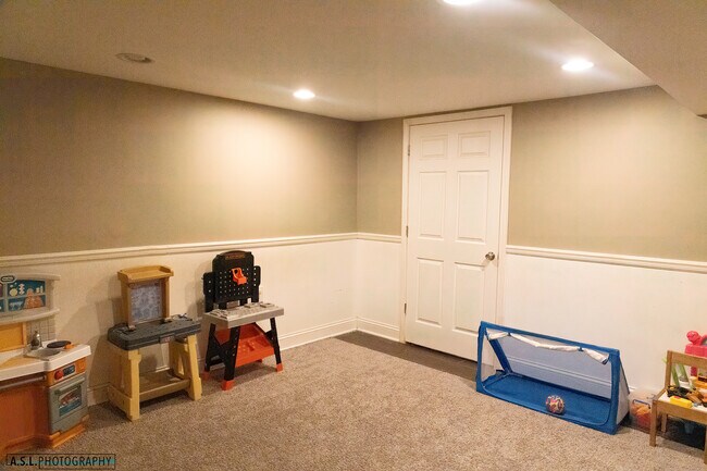 Building Photo - 251 Millington Ln