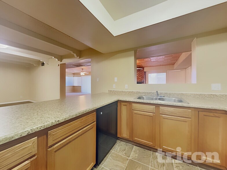 Building Photo - 6258 W Wolf St