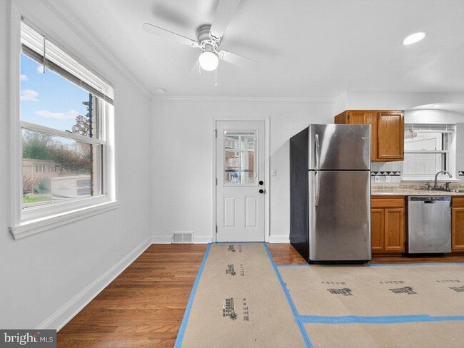 Building Photo - 10506 Lorain Ave