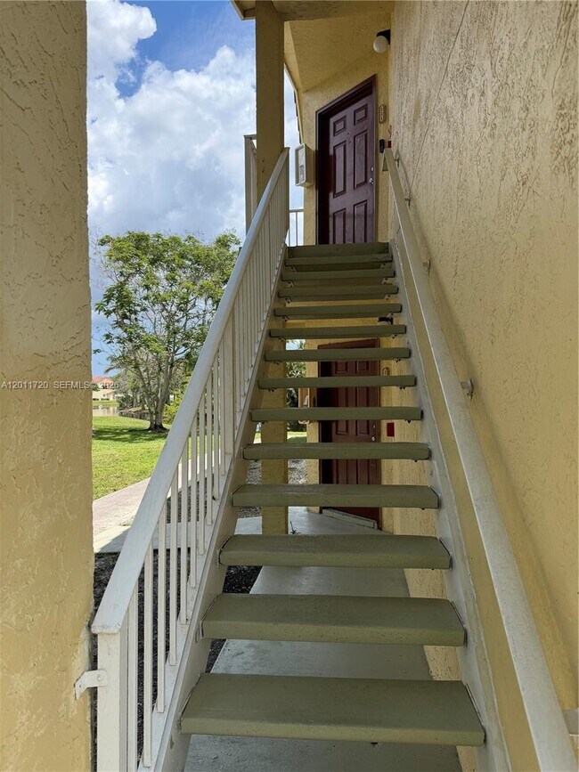 Building Photo - 1306O0 Vista Isles Dr