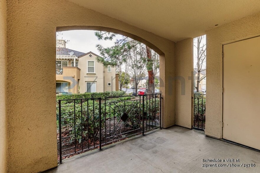 Building Photo - 821 Printempo Pl