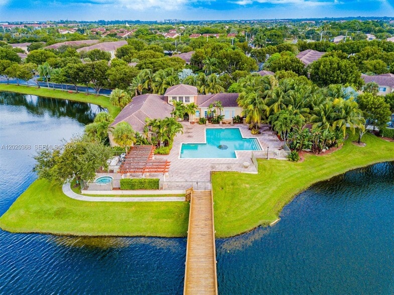 Building Photo - 2548 Centergate Dr