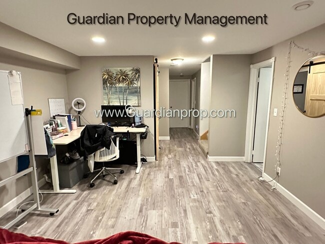 Building Photo - 3050 Glenden Terrace