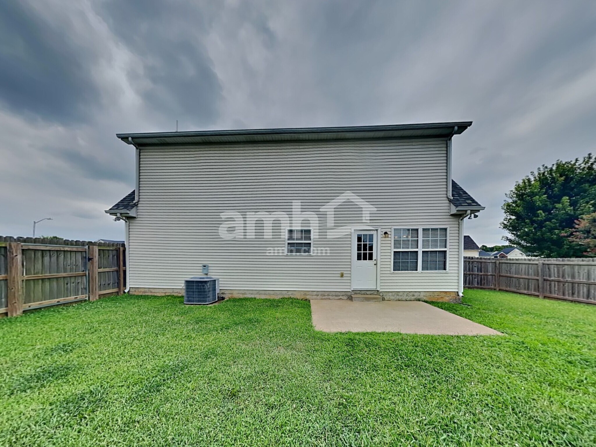Building Photo - 1609 Carrick Dr