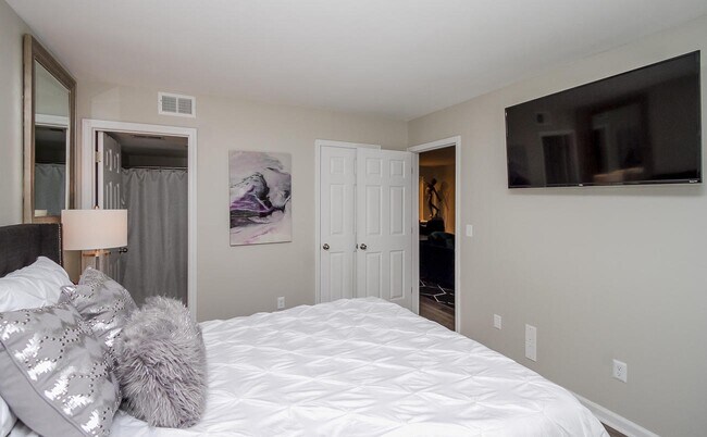 Building Photo - 1002 Windsong Cir