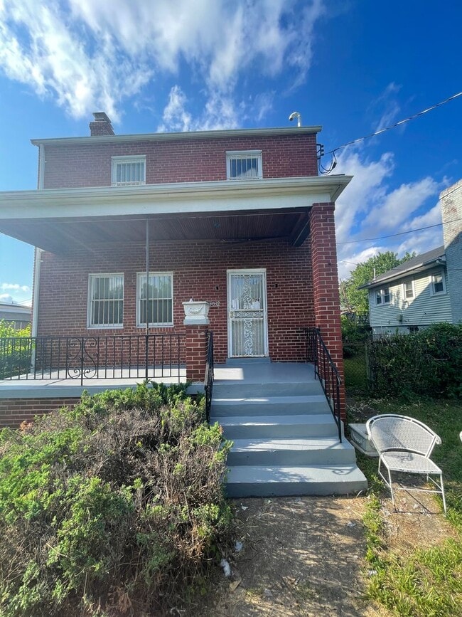 Building Photo - Beautiful 2bd 3.5  bath in Marshall Heights
