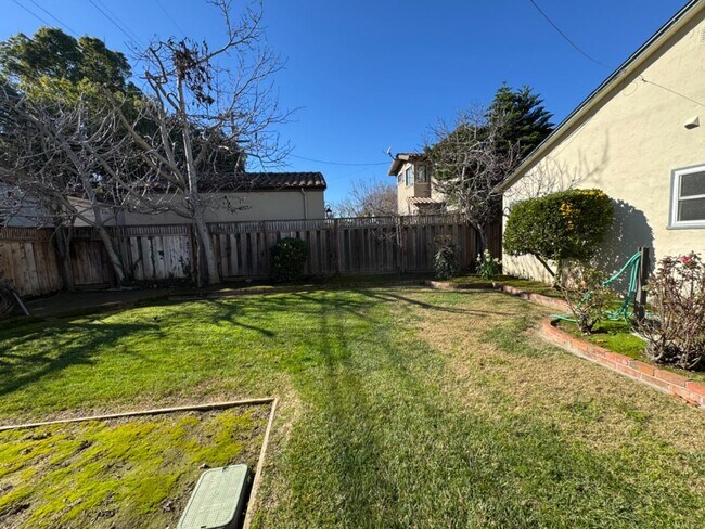 Building Photo - 1128 Clark Way