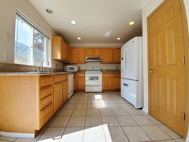 Building Photo - Charming 4-Bedroom Home in Peaceful Neighb...