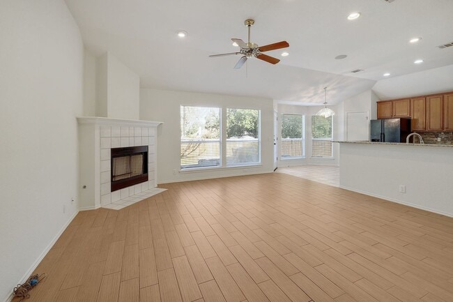 Building Photo - Beautiful in Brushy Creek!