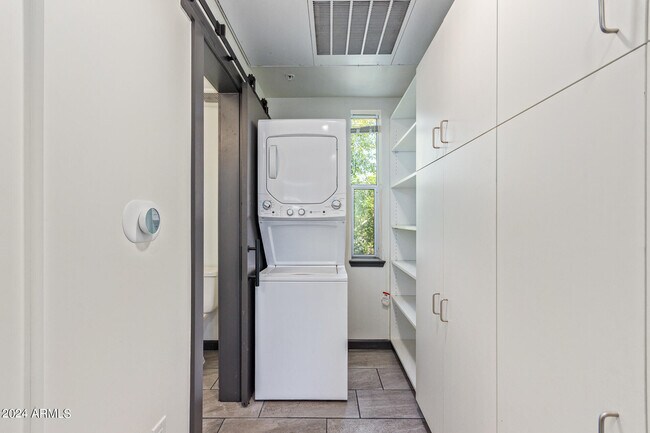 Building Photo - 129 N 11th Ave