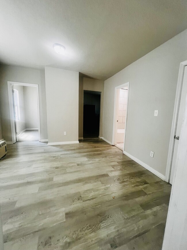 Building Photo - 809 Whitehead Ave