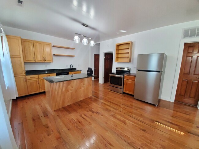 Building Photo - 2425 N Clybourn Ave