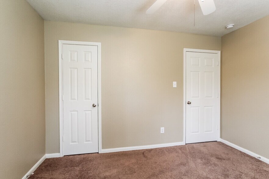 Building Photo - 29114 Red River Loop