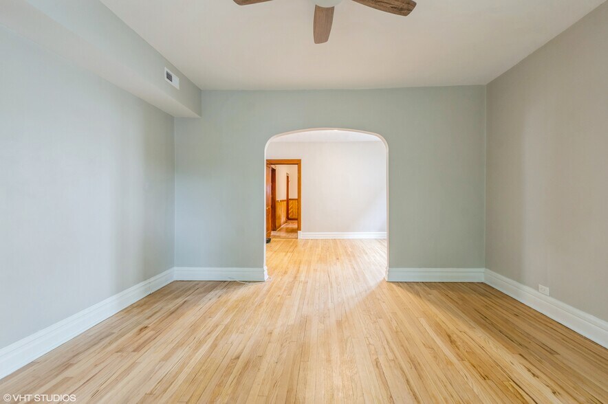 Living Room Angle 2 - 5138 W Montrose Ave